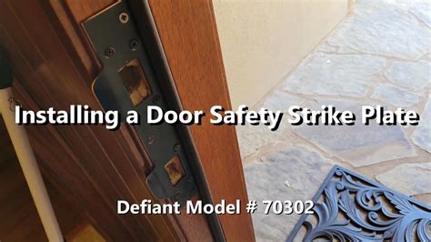 Door, strikes with backstop - sound effect