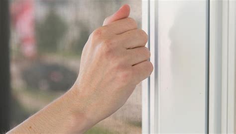 Knock on glass door - sound effect