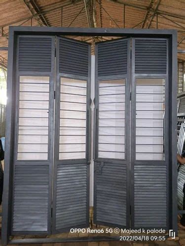 Retractable metal door - sound effect