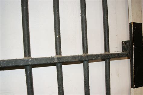 Close the prison bars - sound effect