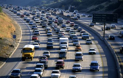 Traffic on the highway: medium intensity, car passages - sound effect