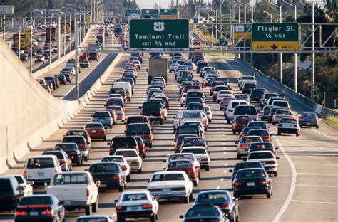 Traffic on the highway: medium intensity, car passages - sound effect