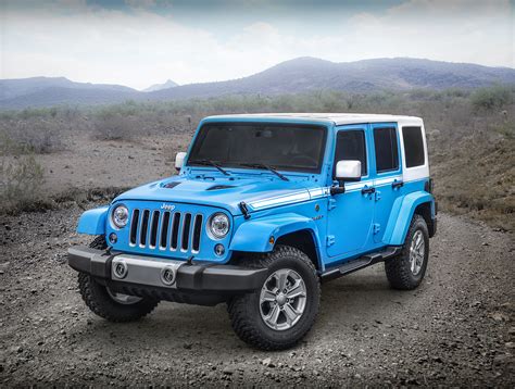 Jeep: in the cabin, driving on a bumpy road, rumbling and shaking - sound effect