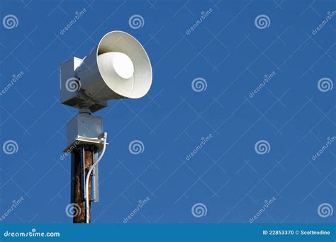Emergency siren, left to right - sound effect