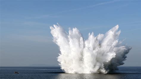 Explosion in the water - sound effect