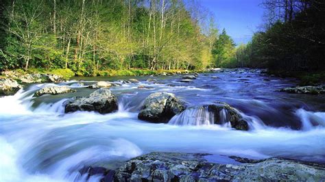 Big river flows (loop) - sound effect