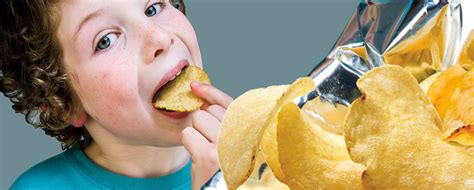 Man crunching chips - sound effect