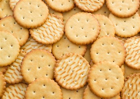 Eating crackers or cookies - sound effect