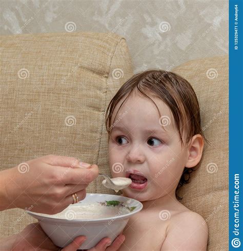 Eating porridge - sound effect