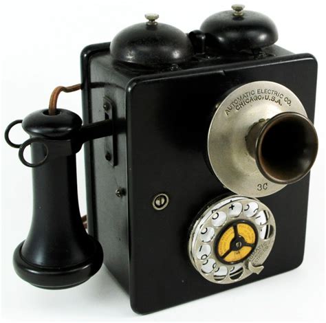 Antique wall telephone from 1908 ringing - sound effect