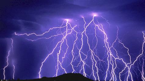 Thunder rolls with rain - sound effect