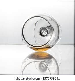 Overturned glass goblet - sound effect