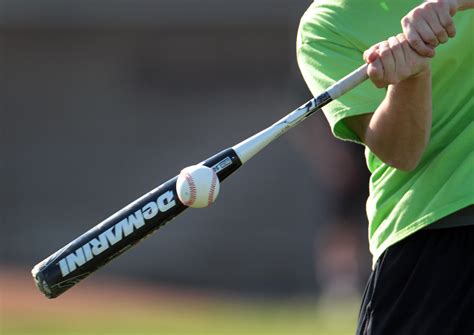 Hitting the ball with an aluminum bat - sound effect