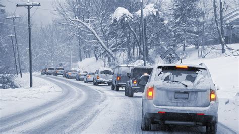 Throwing snow on the hood of a car - sound effect