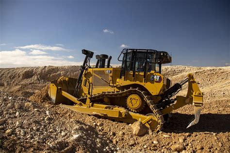 Bulldozer caterpillar d7 moves then stops - sound effect