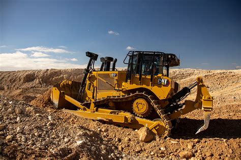 Bulldozer caterpillar d7 at a construction site (2) - sound effect