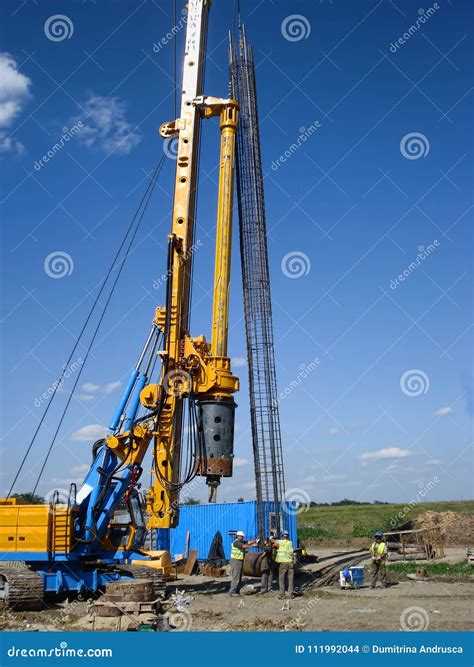 Large drilling machine - sound effect