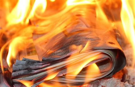Burning paper, piece of newspaper - sound effect