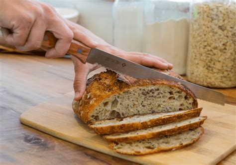 Bread is cut off - sound effect