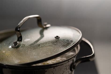 Boiling, bubbling water in a saucepan - sound effect