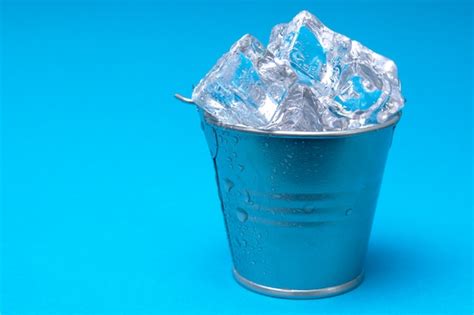 Ice cubes in a bucket - sound effect