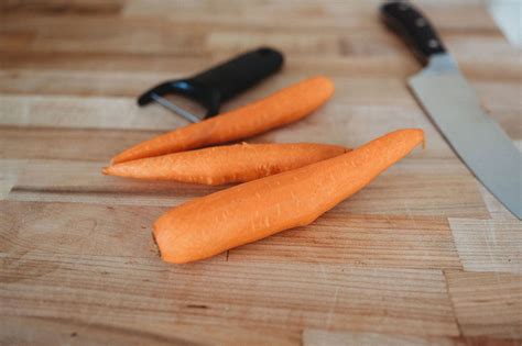 Carrots are peeled - sound effect