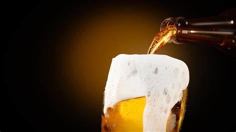 Pour beer into a glass, beer foams - sound effect