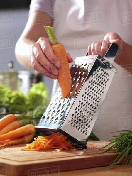 Grate vegetables - sound effect