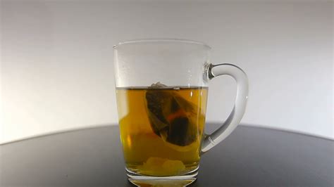 Stir tea in a glass - sound effect