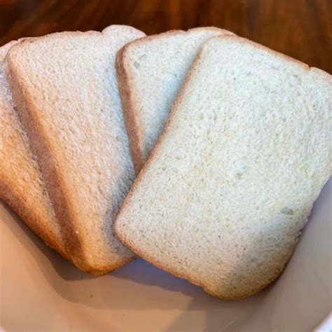 Cutting bread (stale, fresh) - sound effect