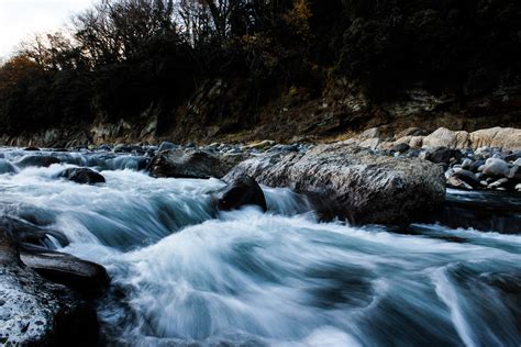 Rushing water stream - sound effect