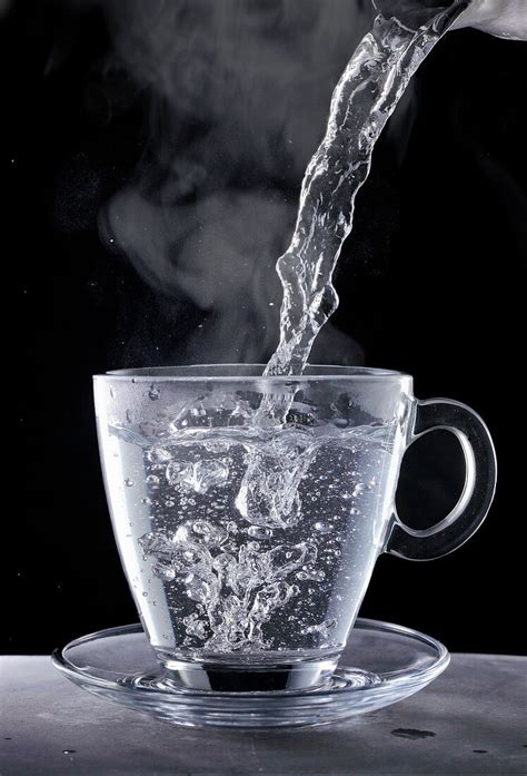 Boiling water is poured into a mug - sound effect