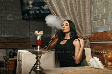 Smoking hookah, gurgling - sound effect