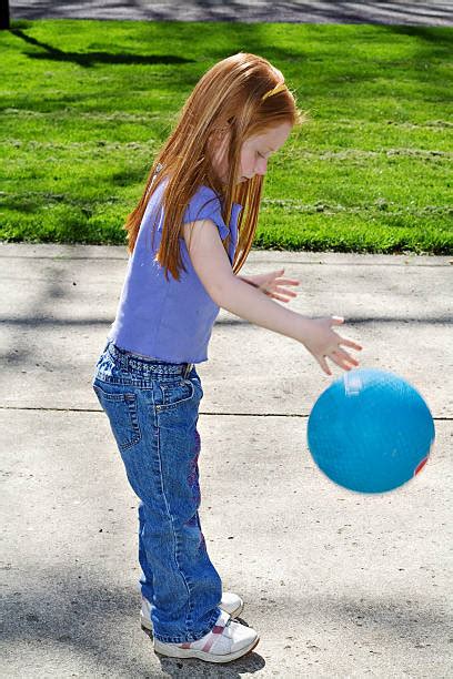 Ball bouncing - sound effect