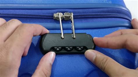 Opening the locks of suitcases - sound effect