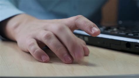 Fingers tapping on the table - sound effect