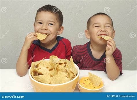 Eating chips - sound effect