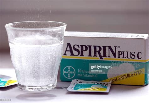 Tablet dissolves and hisses, aspirin - sound effect