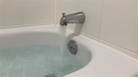 Bathtub fills with water - sound effect