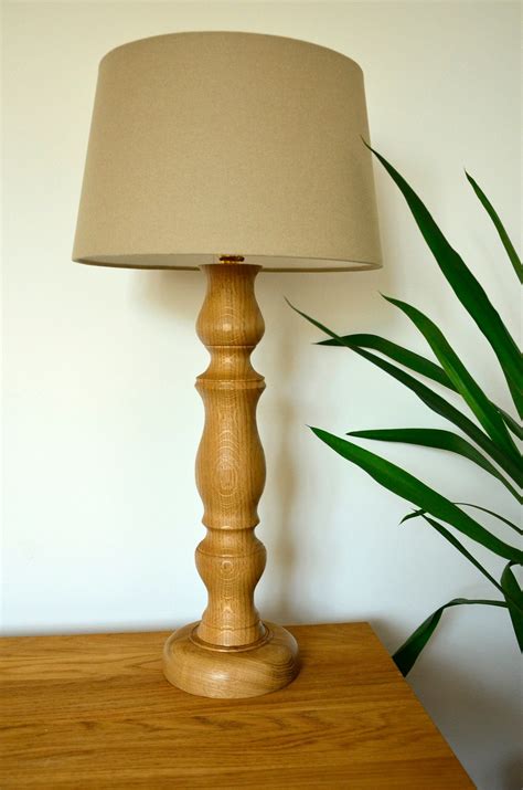 Turning on the table lamp - sound effect