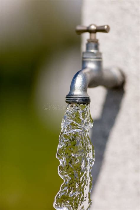 Water flowing from a faucet - sound effect