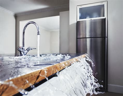 Water flowing from the sink - sound effect