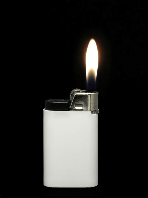 Lighter: struck, caught fire - sound effect
