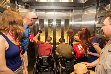 Elevator ride - sound effect
