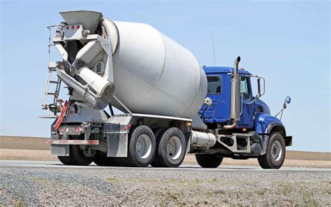 Cement truck: starting the engine and concrete mixer - sound effect