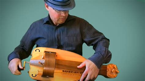 Melody of a children's hurdy-gurdy - sound effect