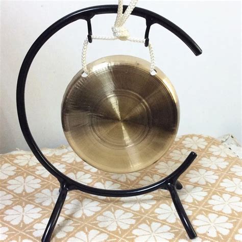 Small space gong (3 options) - sound effect