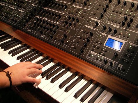 Synthesizer: divine accent, slow tempo, organ sound - sound effect