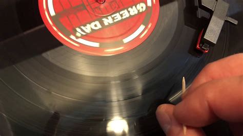 Vinyl record jammed - sound effect