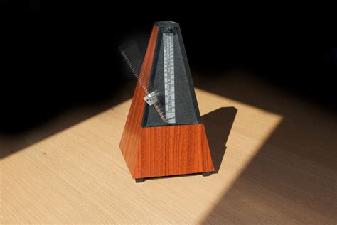 Sound moment of silence, metronome (2)